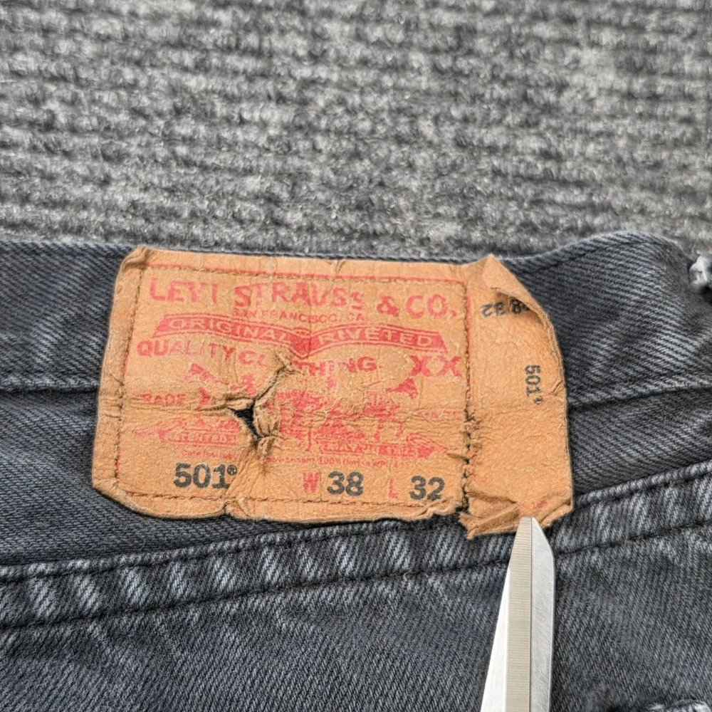 Levi's 501 Original Fit Straight Leg Jeans Men's Size 38x32‎ Black Wash Denim